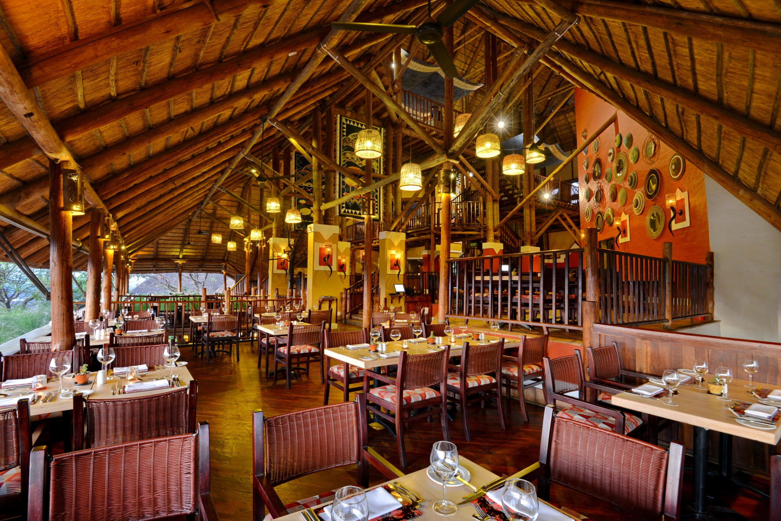 MaKuwa-Kuwa Restaurant – Victoria Falls Safari Lodge